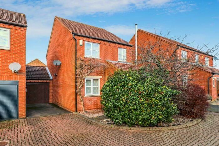3 Bedroom Link Detached House To Rent In Liddon Road, Chalgrove, Oxford, OX44