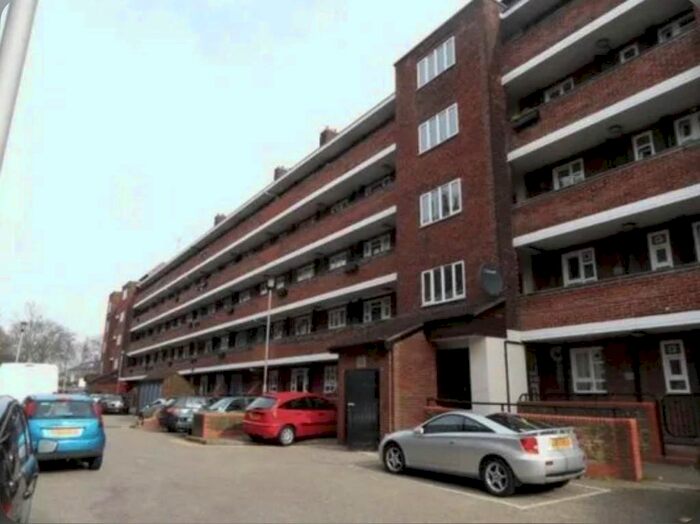 2 Bedroom Property To Rent In Woodberry Down Estate, London, N4