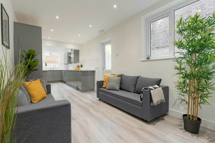 7 Bedroom Terraced House To Rent In Margate Road, Southsea, PO5