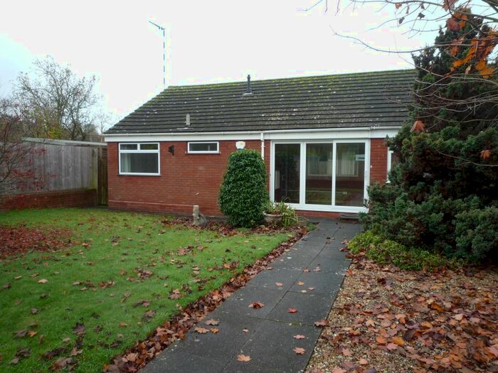 2 Bedroom Bungalow To Rent In Riverside Gardens, Henley-In-Arden B95