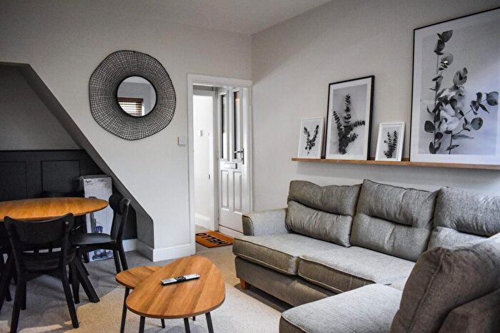 4 Bedroom Terraced House To Rent In Thesiger Street // Bed // Student House // Jun, LN5