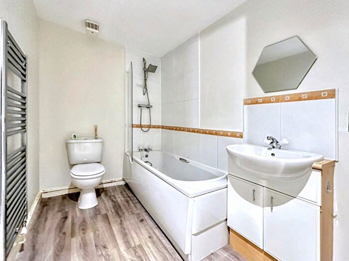 2 Bedroom Apartment For Sale In The Cloisters, Sunderland, Tyne And Wear, SR2