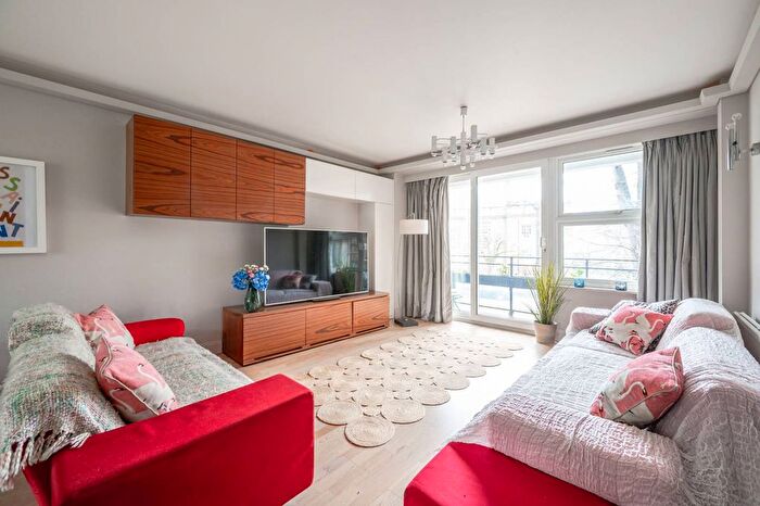 3 Bedroom Flat For Sale In Gloucester Avenue, Camden, London, NW1