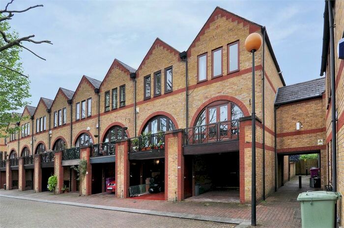 3 Bedroom Detached House To Rent In Torrington Place, London, E1W