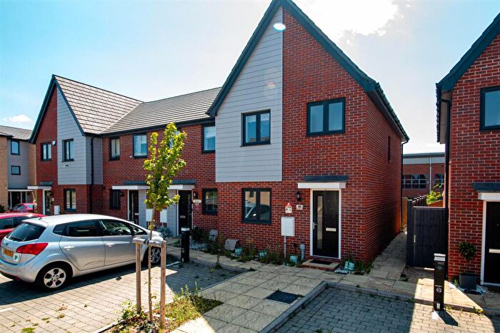 3 Bedroom House To Rent In Bengove Avenue, Wolverton Mill, Milton Keynes, MK12