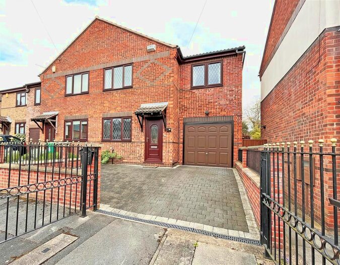 3 Bedroom Semi-Detached House To Rent In Mercury Close, Basford, Nottingham, NG6