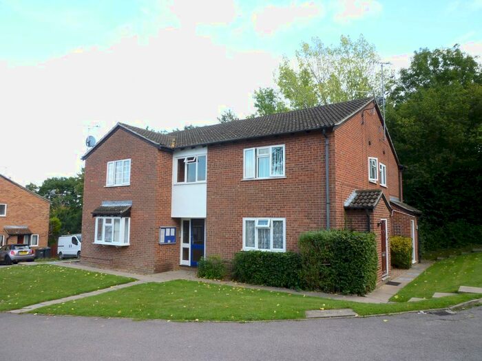 Studio To Rent In Celandine Drive, Luton LU3