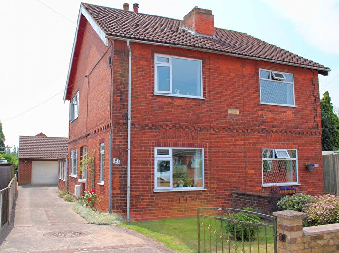 3 Bedroom Semi-detached House For Sale In South View, Broughton, DN20