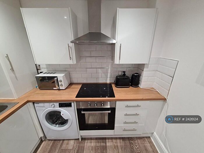 1 Bedroom Flat To Rent In Hillside Road, Chatham, ME4