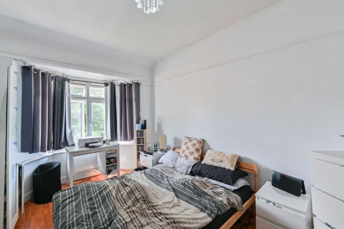 2 Bedroom Flat To Rent In Sirdar Road, Tooting, Mitcham, CR4