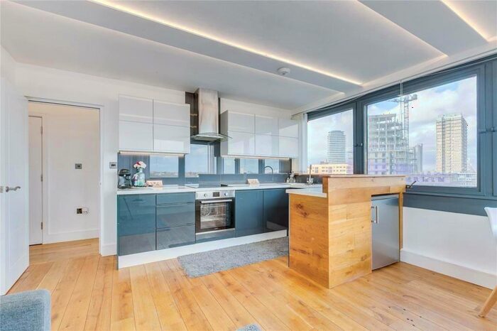 3 Bedroom Flat To Rent In Penge House, SW11