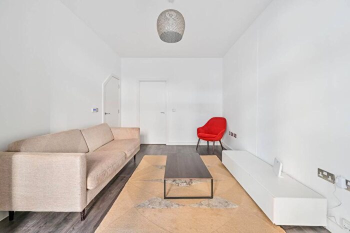 3 Bedroom Flat To Rent In Uncle New Cross, New Cross, London, SE14