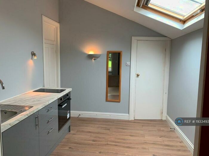 1 Bedroom Flat To Rent In Ilex Trees, Mickleham, Dorking, RH5