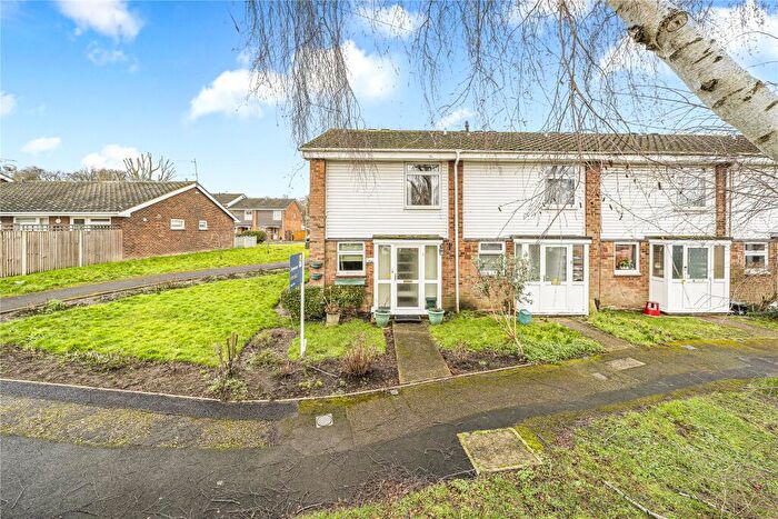 3 Bedroom End Of Terrace House For Sale In Semper Close, Knaphill, Woking, Surrey, GU21