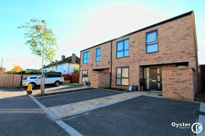 4 Bedroom Semi-Detached House To Rent In Lange Road, Harrow, HA2