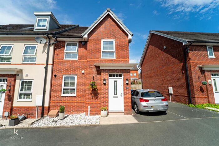 3 Bedroom Semi Detached House For Sale In Sillavan Close, Pendlebury, M27