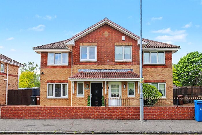 3 Bedroom Semi-Detached House For Sale In Singer Road, Clydebank, G81