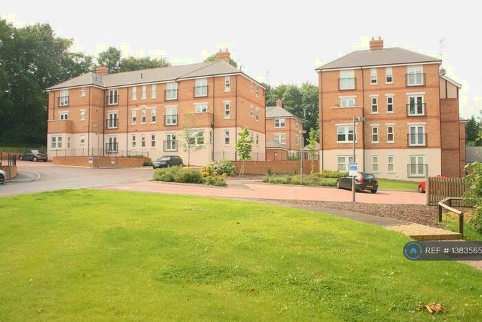 2 Bedroom Flat To Rent In Adrian Close, Hemel Hempstead, HP1