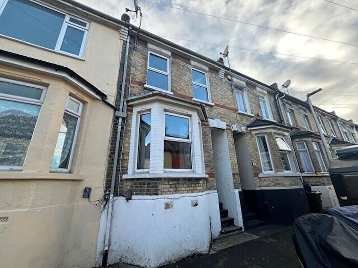 3 Bedroom Terraced House To Rent In Ernest Road, Chatham, ME4