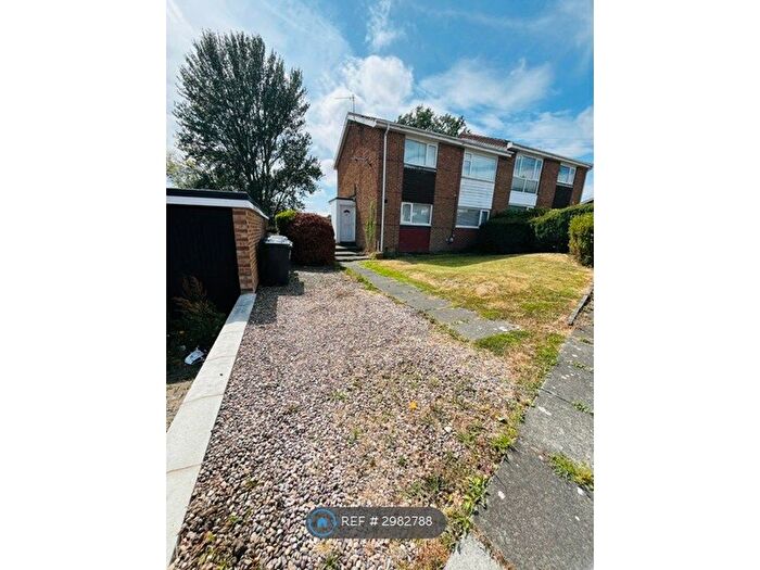 2 Bedroom Flat To Rent In Newton Hall, Durham, DH1