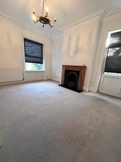 5 Bedroom Semi-Detached House To Rent In New Road, Yeadon, Leeds, LS19
