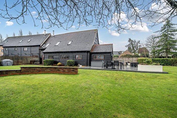 3 Bedroom Barn Conversion For Sale In Park Farm Barns, Hockliffe Road, Tebworth, LU7