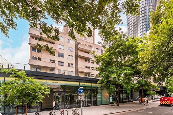 2 Bedroom Flat For Sale In Upper Ground, Southwark, SE1
