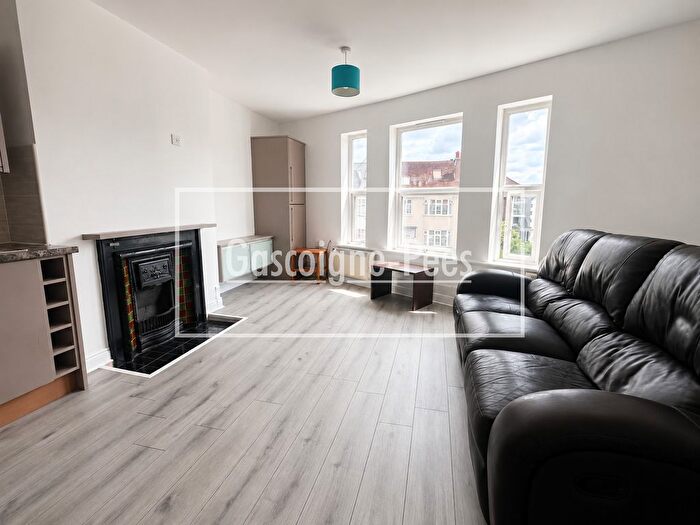 1 Bedroom Flat To Rent In Waldegrave Road, Teddington, TW11