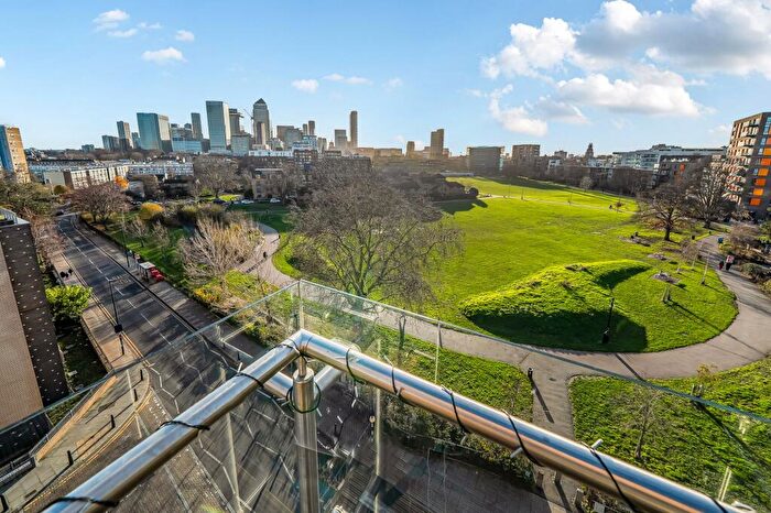 3 Bedroom Flat For Sale In Upper North Street, Hawkshaw Court, E14