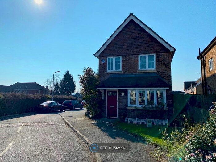 3 Bedroom Detached House To Rent In Letts Green, Woodley, Reading, RG5