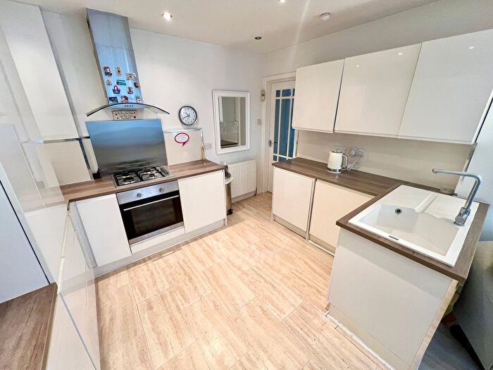 2 Bedroom Semi-Detached Bungalow For Sale In Shanks Crescent, Johnstone, PA5