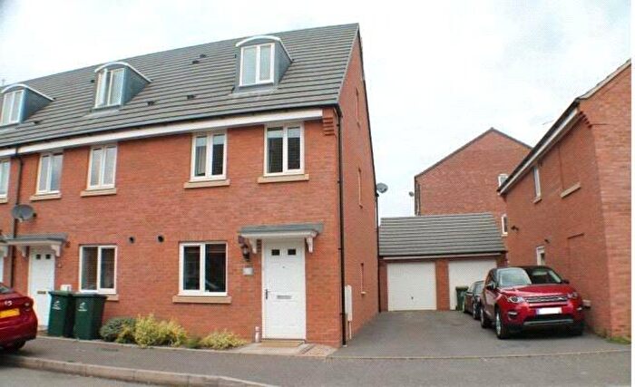 3 Bedroom End Of Terrace House To Rent In Middlesex Road, West Midlands, CV3