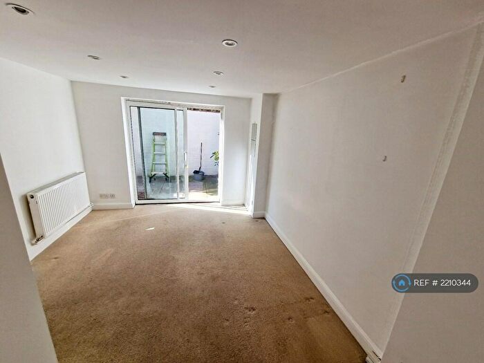 2 Bedroom Flat To Rent In Patshull Road, London, NW5