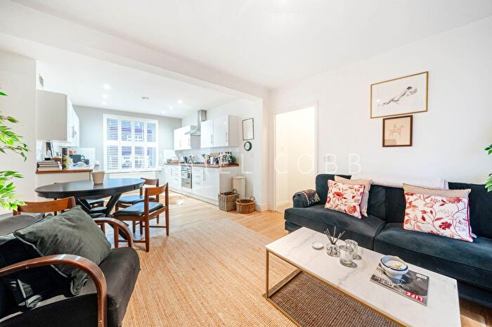 2 Bedroom Flat For Sale In Kennington Lane, London, SE11