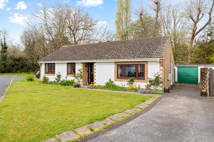 3 Bedroom Detached Bungalow For Sale In Leecroft, Aldwick, West Sussex, PO21