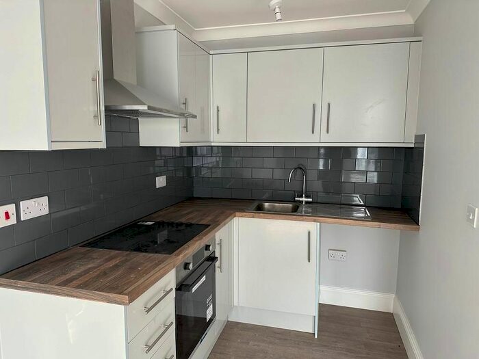 2 Bedroom Flat To Rent In Western Road, Bexhill On Sea, East Sussex, TN40