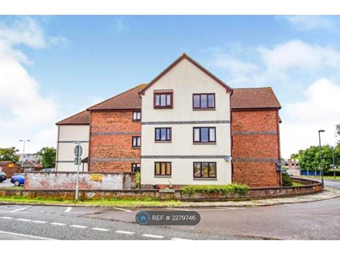 2 Bedroom Flat To Rent In Fountain Court, Yate, Bristol, BS37