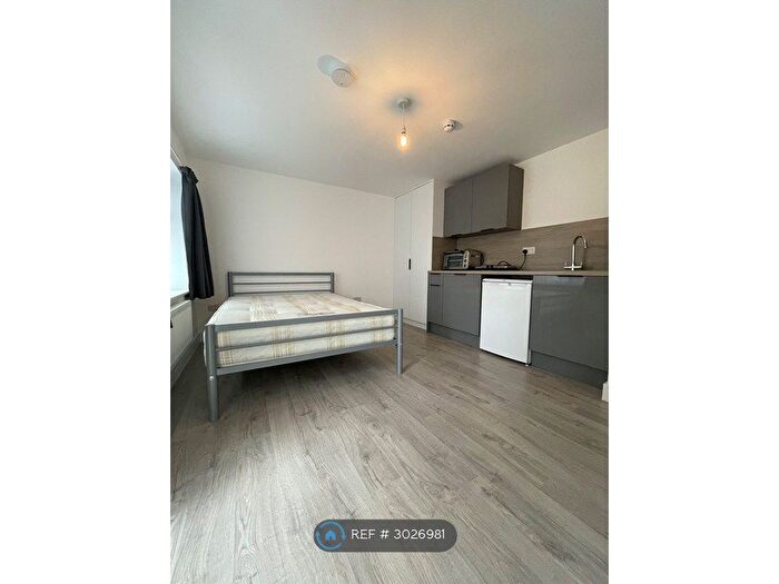 Studio To Rent In Stewartsby Close, London, N18