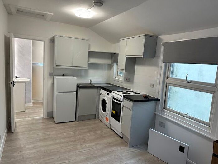 Studio To Rent In Victoria Road, London, NW4