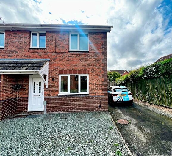 3 Bedroom Semi-Detached House To Rent In Inglefield Close, Beverley, East Yorkshire, HU17