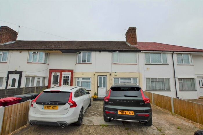 2 Bedroom Maisonette To Rent In Cornwall Avenue, Farnham Royal, Slough, SL2