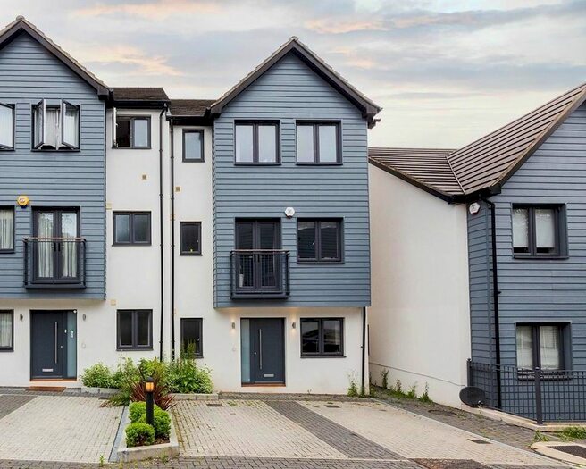 4 Bedroom Semi-Detached House To Rent In Park View Rise, Hemel Hempstead, HP2