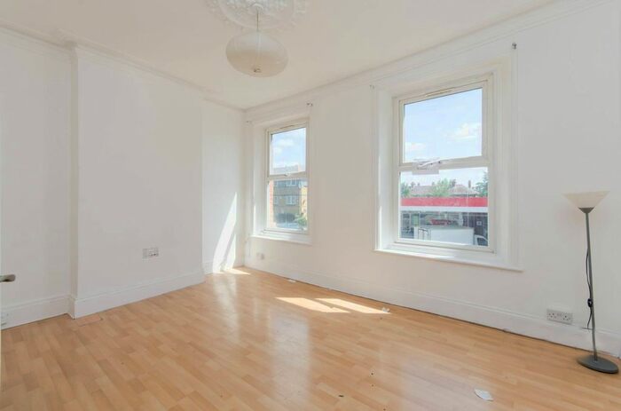 3 Bedroom Flat To Rent In South Ealing, South Ealing, London, W5