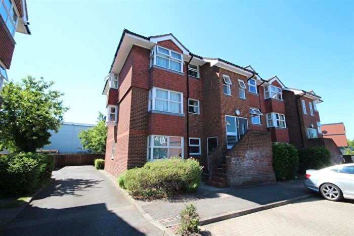 1 Bedroom Flat To Rent In Springside Court, Josephs Road, Guildford, GU1