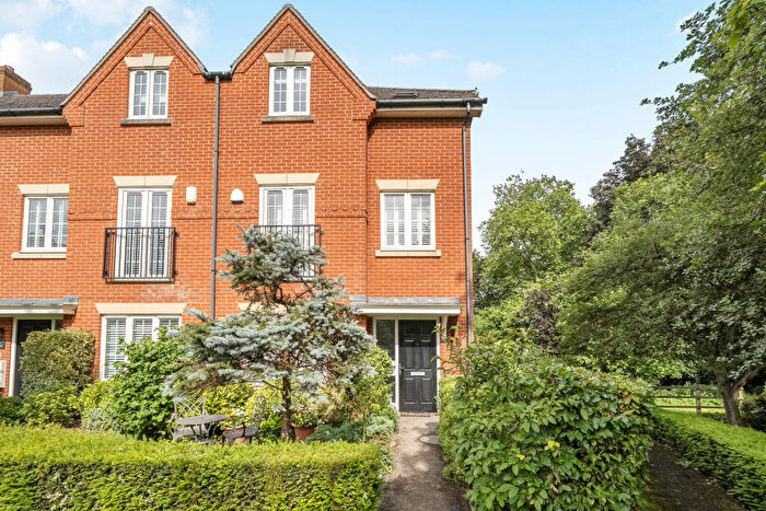 4 Bedroom End Of Terrace House For Sale In Greenhill, Twyford, Banbury, OX17