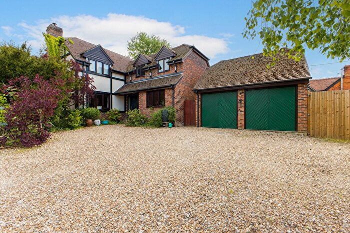 5 Bedroom Detached House For Sale In Ashmore Green Road, Thatcham, RG18