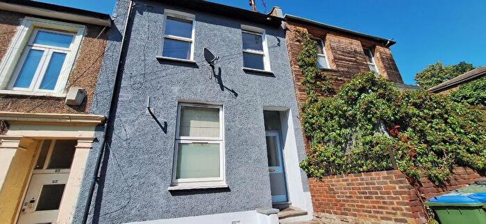 2 Bedroom Flat For Sale In Plumstead Common Road, Plumstead, SE18
