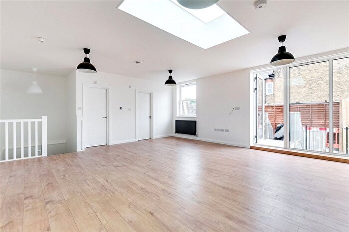 3 Bedroom Flat To Rent In Fulham Palace Road, Alphabet Streets, SW6