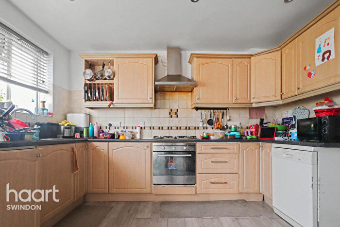 3 Bedroom Semi Detached House To Rent In Shrivenham Road, Swindon, SN1