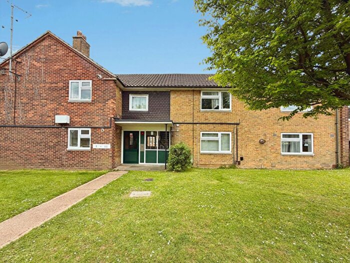 2 Bedroom Flat For Sale In Dyneley Green, Southampton, SO18